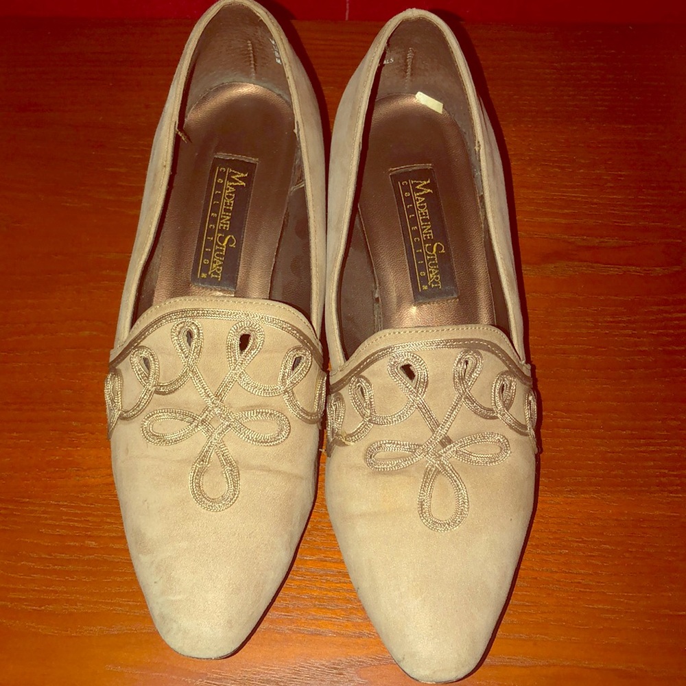 Madeline Stuart kitten heel faux suede pumps